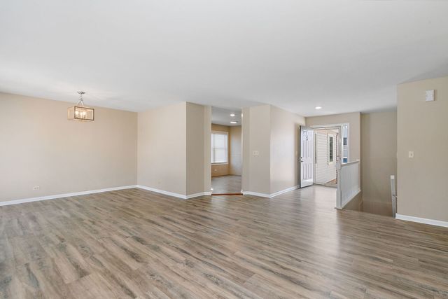 4025 Peartree Drive, Lake In The Hills, IL 60156