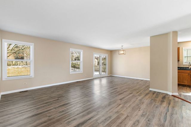 4025 Peartree Drive, Lake In The Hills, IL 60156