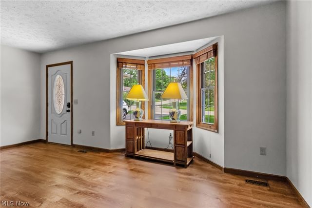 2411 Otterbin Street, Louisville, OH 44641