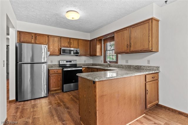 2411 Otterbin Street, Louisville, OH 44641
