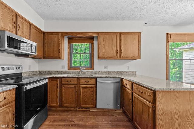 2411 Otterbin Street, Louisville, OH 44641
