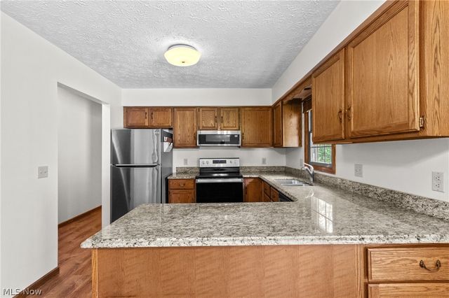 2411 Otterbin Street, Louisville, OH 44641
