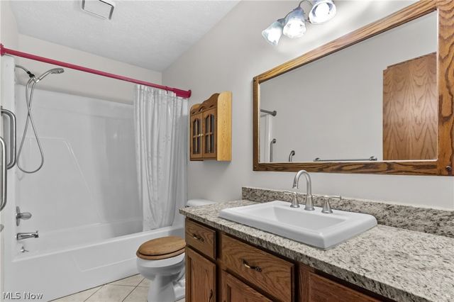 2411 Otterbin Street, Louisville, OH 44641