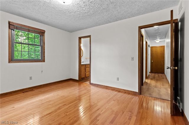 2411 Otterbin Street, Louisville, OH 44641