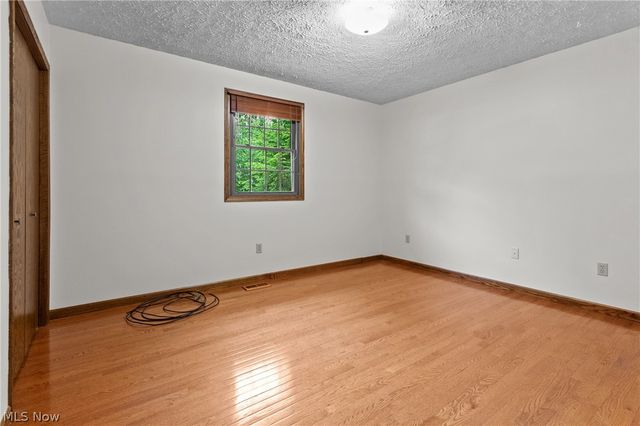 2411 Otterbin Street, Louisville, OH 44641