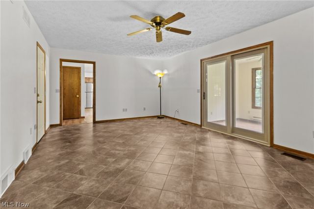 2411 Otterbin Street, Louisville, OH 44641