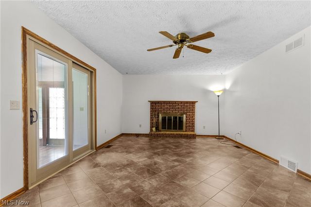 2411 Otterbin Street, Louisville, OH 44641