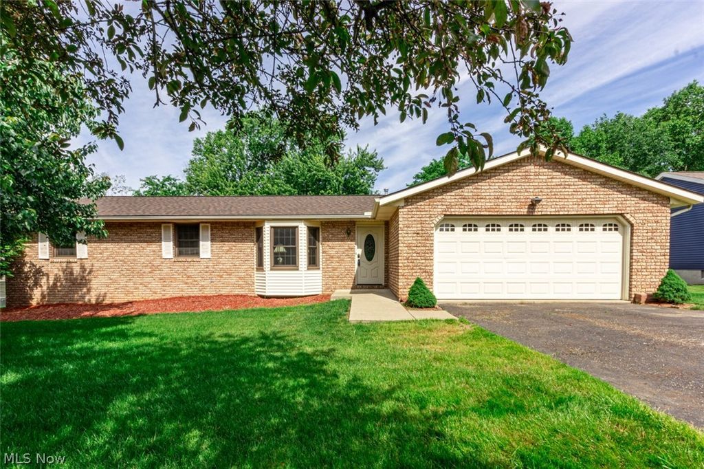 2411 Otterbin Street, Louisville, OH 44641