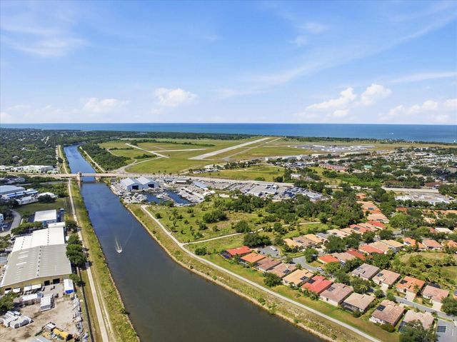 210 RIO TERRA, Venice, FL 34285