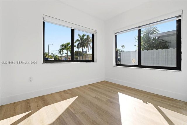3297 SW 26th St, Miami, FL 33133