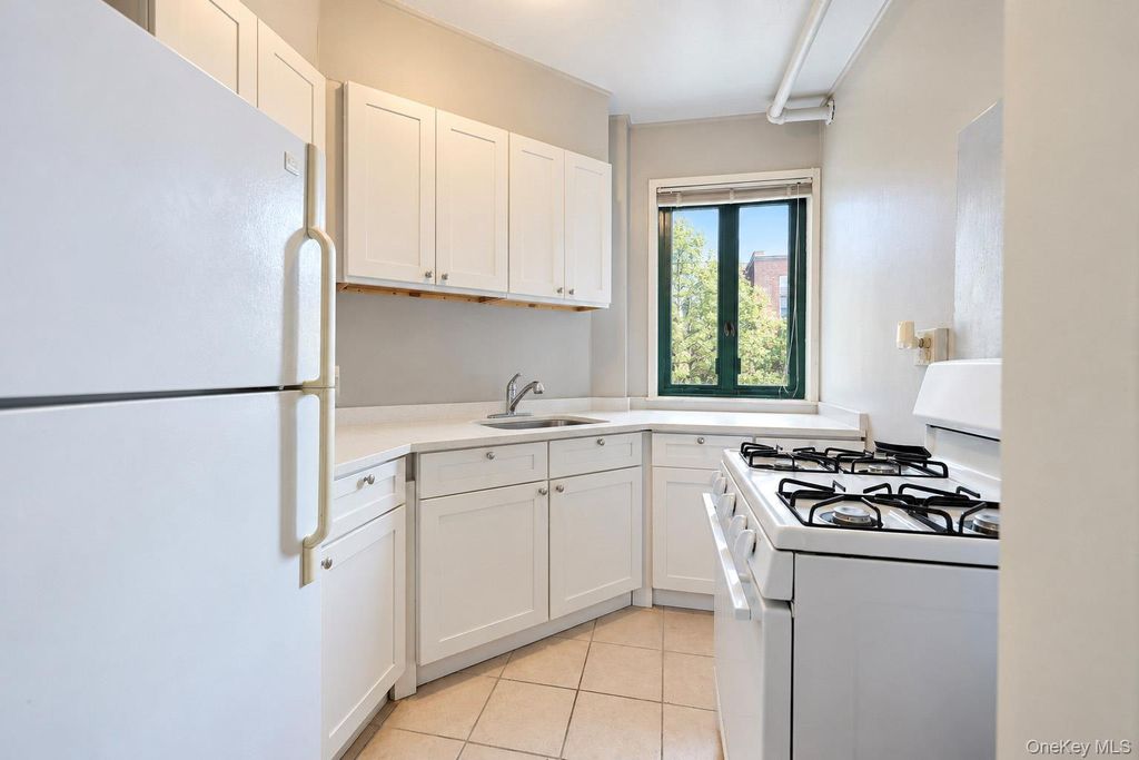 1514 Metropolitan Avenue 7G, Bronx, NY 10462 — photo 2