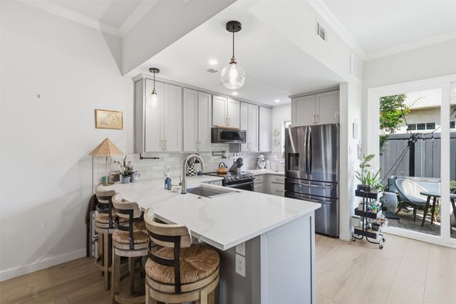 4517 Holland Avenue 109, Dallas, TX 75219