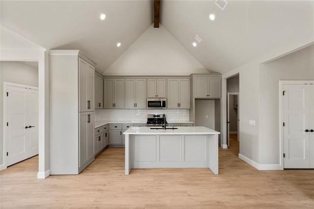 4224 Abbey Park Drive, Edmond, OK 73025