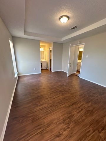 441 Signal Hill Court N 443, Fort Worth, TX 76112