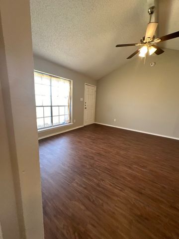 441 Signal Hill Court N 443, Fort Worth, TX 76112