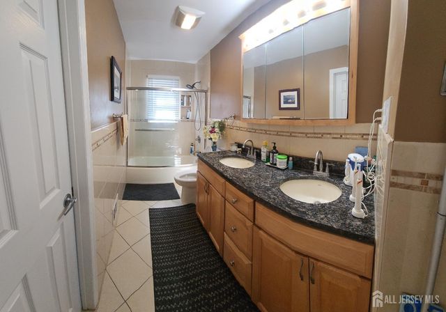 71 Rodak Circle, Edison, NJ 08817