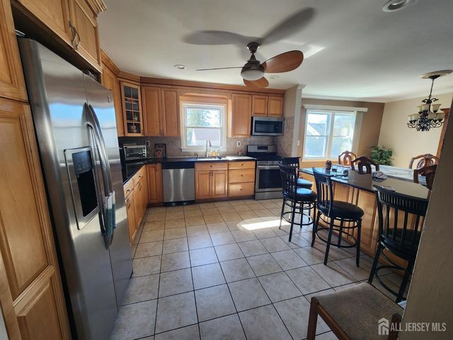 71 Rodak Circle, Edison, NJ 08817