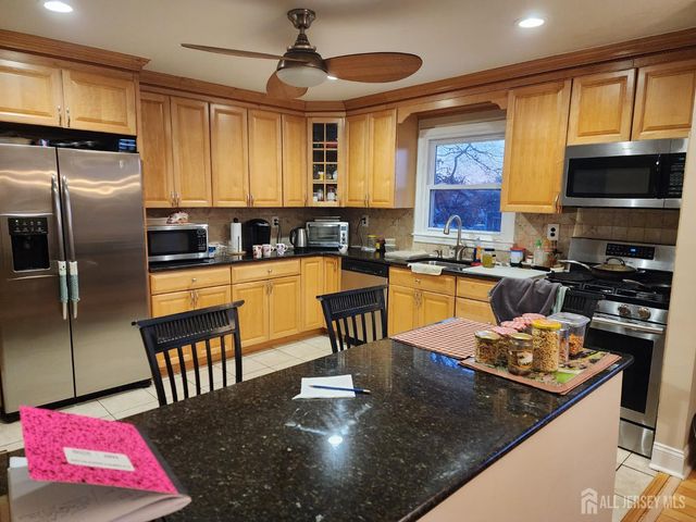 71 Rodak Circle, Edison, NJ 08817