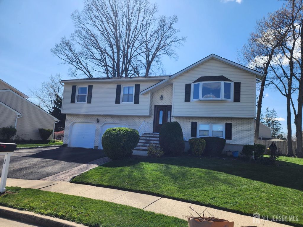 71 Rodak Circle, Edison, NJ 08817