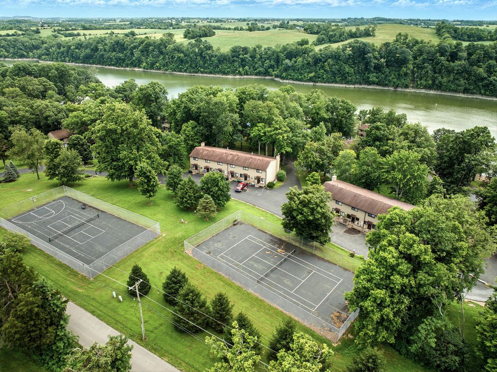 1011 Hancock Circle 9-10, Harrodsburg, KY 40330