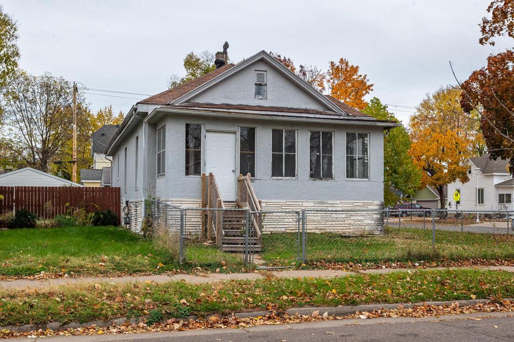 1027 6th STREET S, La Crosse, WI 54601