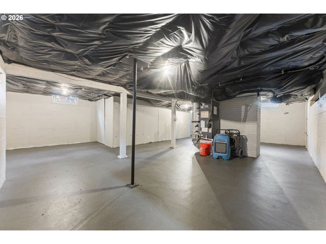 900 W 16TH St, Vancouver, WA 98660