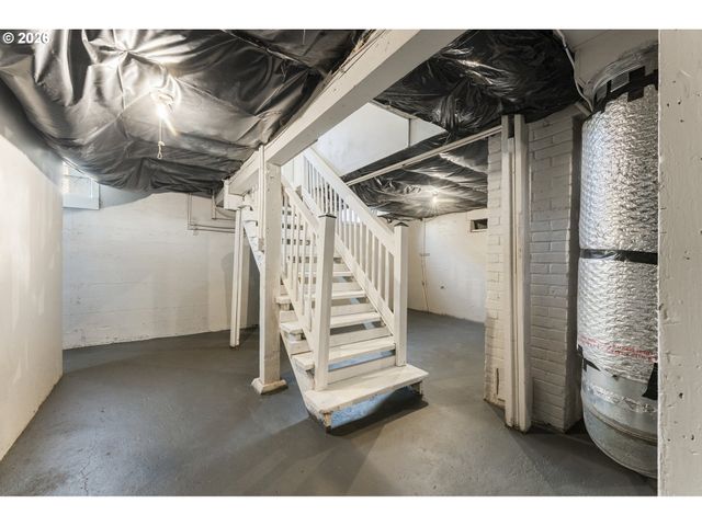 900 W 16TH St, Vancouver, WA 98660