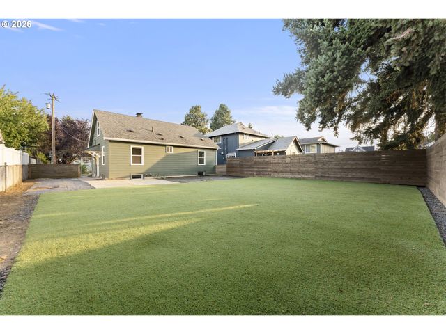 900 W 16TH St, Vancouver, WA 98660