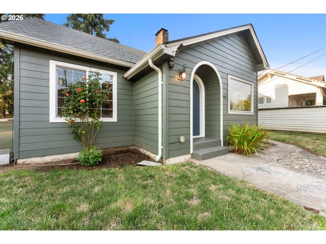 900 W 16TH St, Vancouver, WA 98660