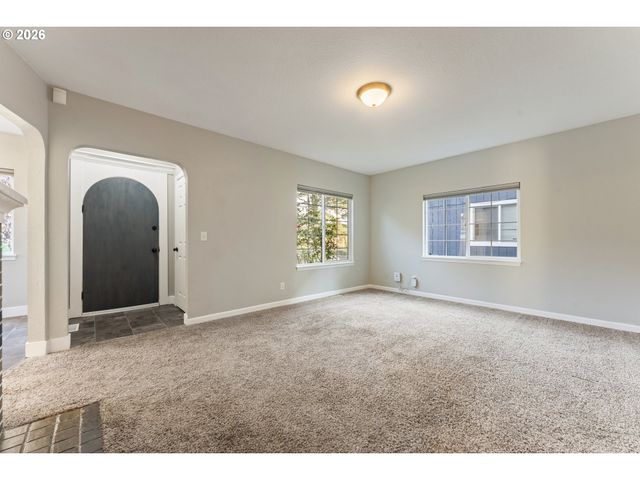 900 W 16TH St, Vancouver, WA 98660