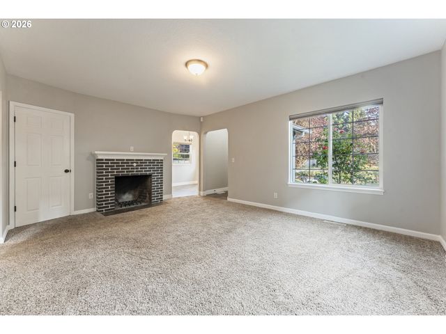 900 W 16TH St, Vancouver, WA 98660