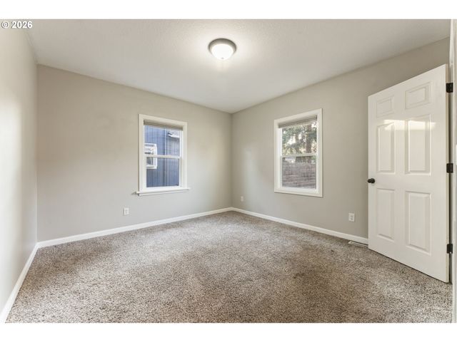 900 W 16TH St, Vancouver, WA 98660