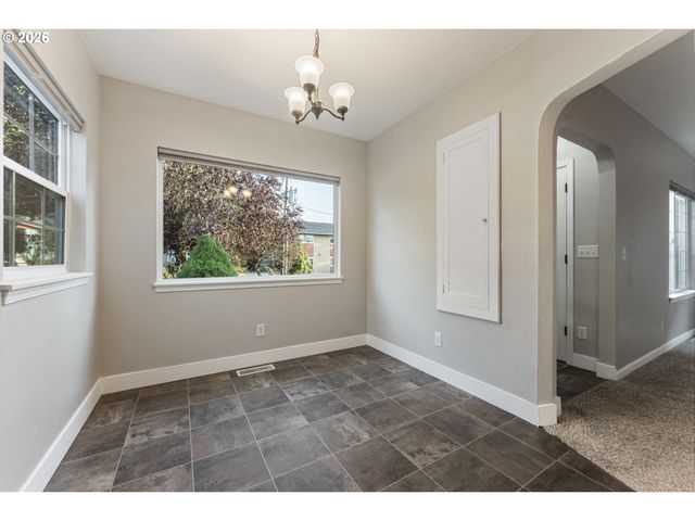 900 W 16TH St, Vancouver, WA 98660