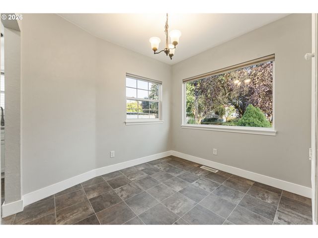900 W 16TH St, Vancouver, WA 98660