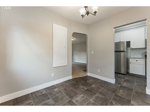 900 W 16TH St, Vancouver, WA 98660