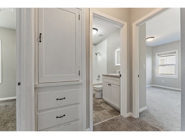 900 W 16TH St, Vancouver, WA 98660