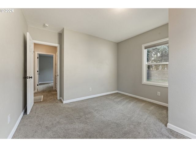 900 W 16TH St, Vancouver, WA 98660