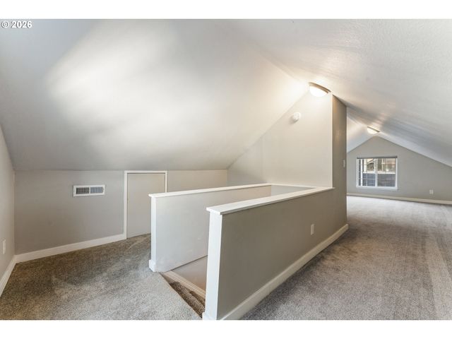 900 W 16TH St, Vancouver, WA 98660