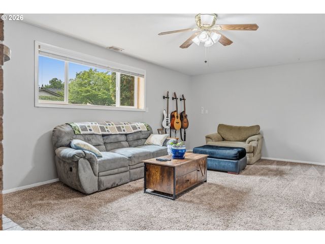 3343 Se DESWELL St, Milwaukie, OR 97267