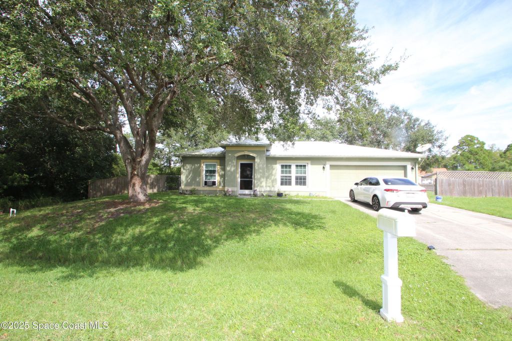 1199 Venus Street SE, Palm Bay, FL 32909