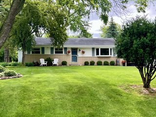 6876 S 109th STREET, Franklin, WI 53132