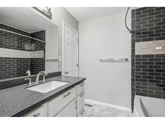 1937 S Balsam St, Lakewood, CO 80227