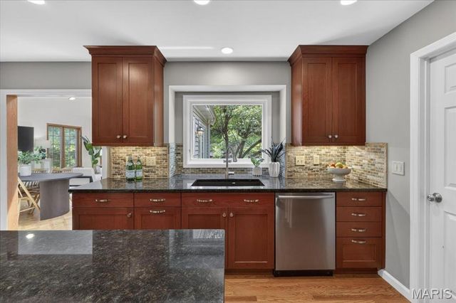 800 Bridlebrook Lane, Kirkwood, MO 63122