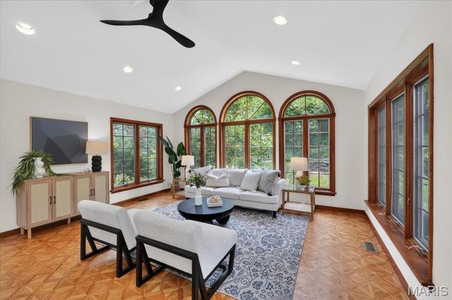 800 Bridlebrook Lane, Kirkwood, MO 63122