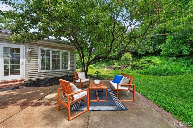 800 Bridlebrook Lane, Kirkwood, MO 63122
