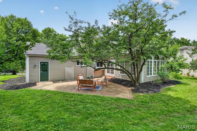 800 Bridlebrook Lane, Kirkwood, MO 63122