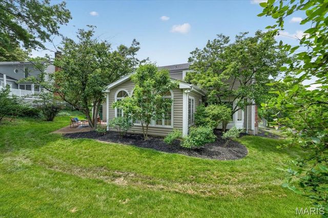 800 Bridlebrook Lane, Kirkwood, MO 63122
