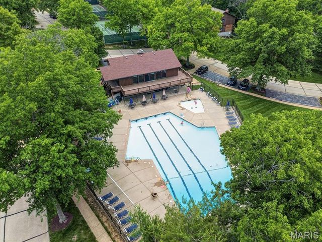 800 Bridlebrook Lane, Kirkwood, MO 63122