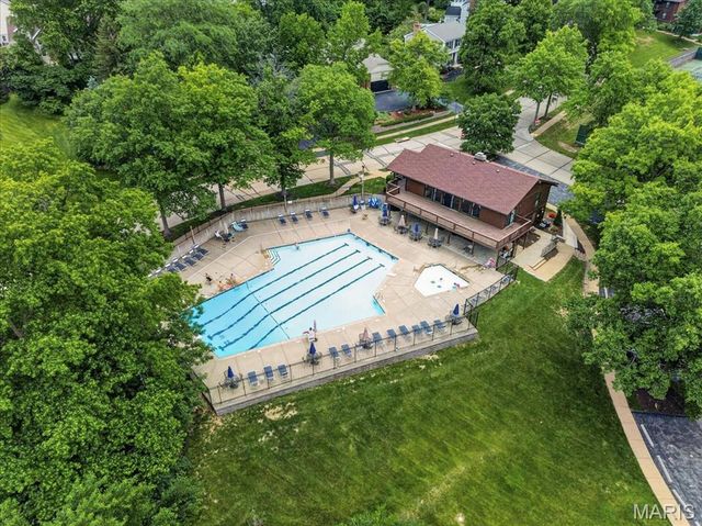 800 Bridlebrook Lane, Kirkwood, MO 63122