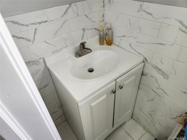 21 Nassau Place, Hempstead, NY 11550